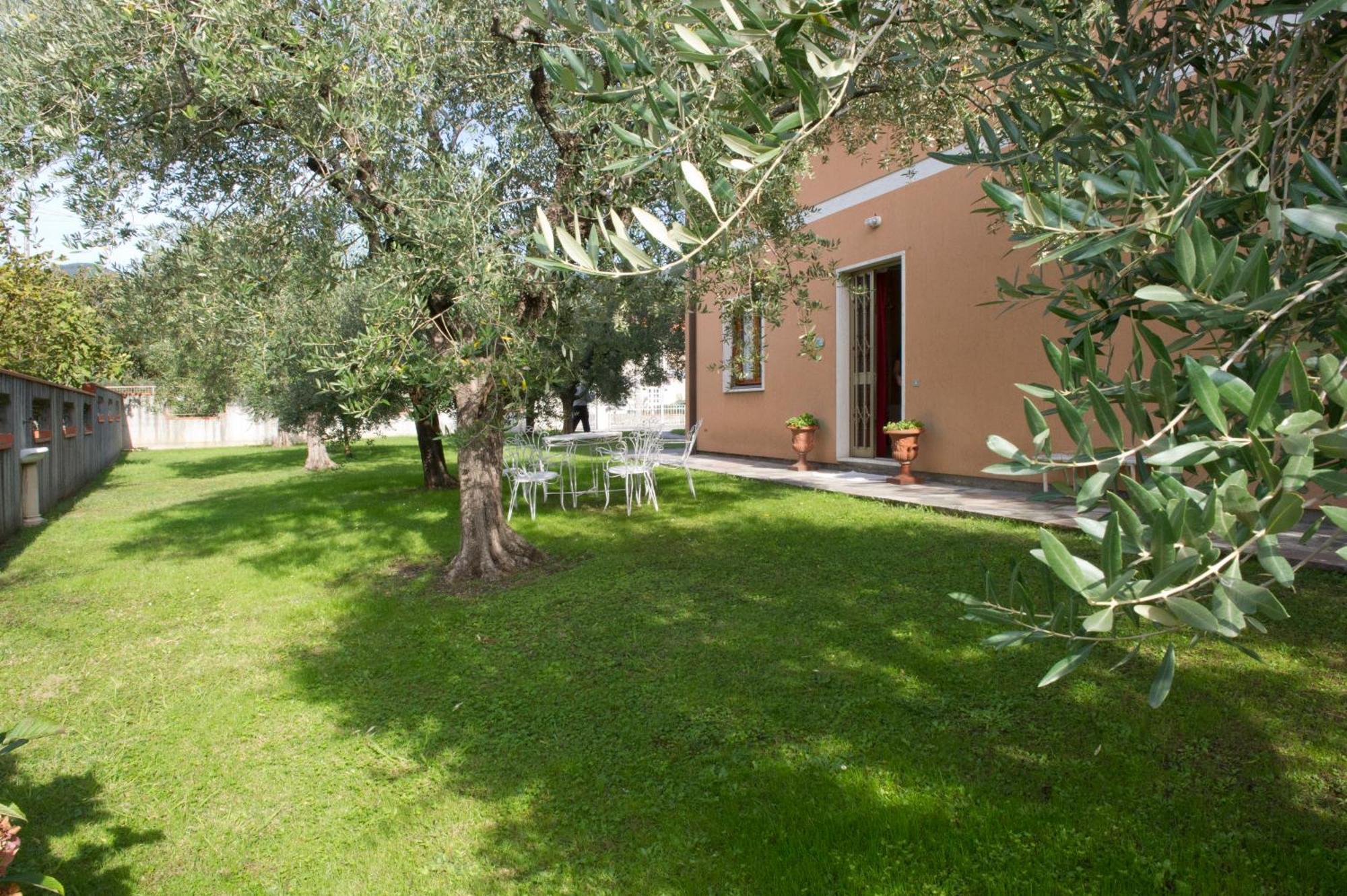 Апартаменты Nel Giardino Degli Ulivi Кастельнуово-ди-Магра Экстерьер фото